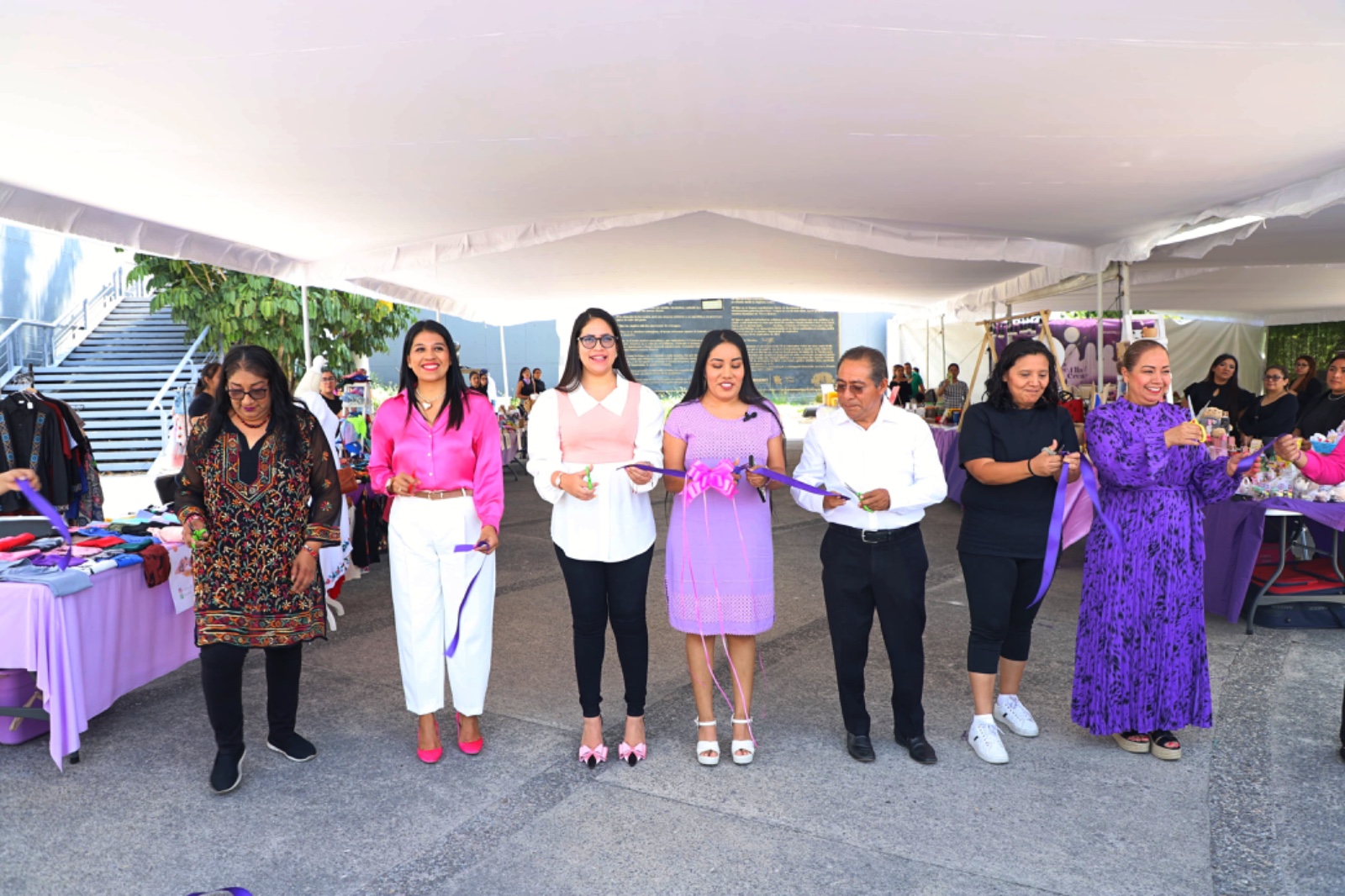 Bazar de emprendedoras en el Congreso de Guerrero